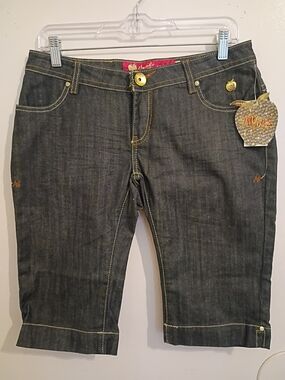 Apple Bottoms Women's Bermuda Denim Shorts Gold Accents Sz 7/8 NWT